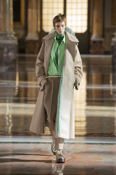Look 28